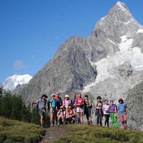 Group photo on the Tour du Mont Blanc