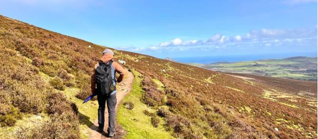 Walking the Wicklow Way on a blue sky day | Melodie Theberge