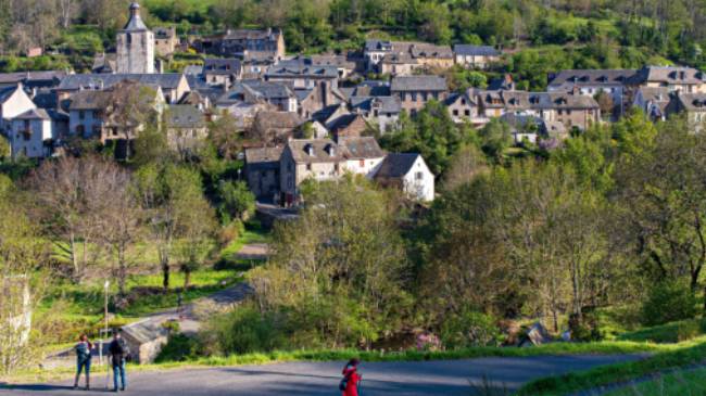 Discover many pretty villages on the Le Puy Camino in France